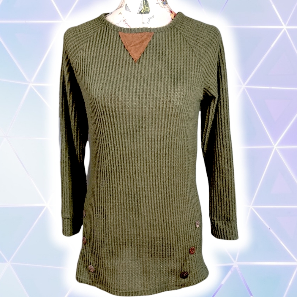 Green with faux suede accents size small Hailey & Company soft thermal shirt